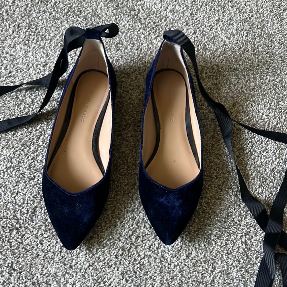 Banana Republic Blue Velvet Flats Size 8 Ribbon Ties